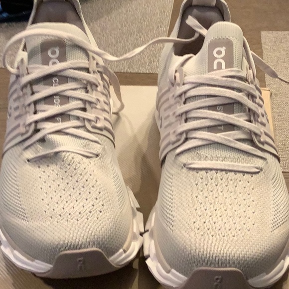 New in box On Women's Cloudswift 3 Running Shoes - Pearl/Fog - Picture 7 of 8